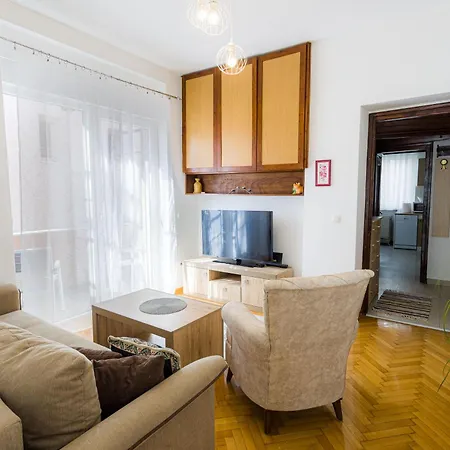 アパート Pionir Star